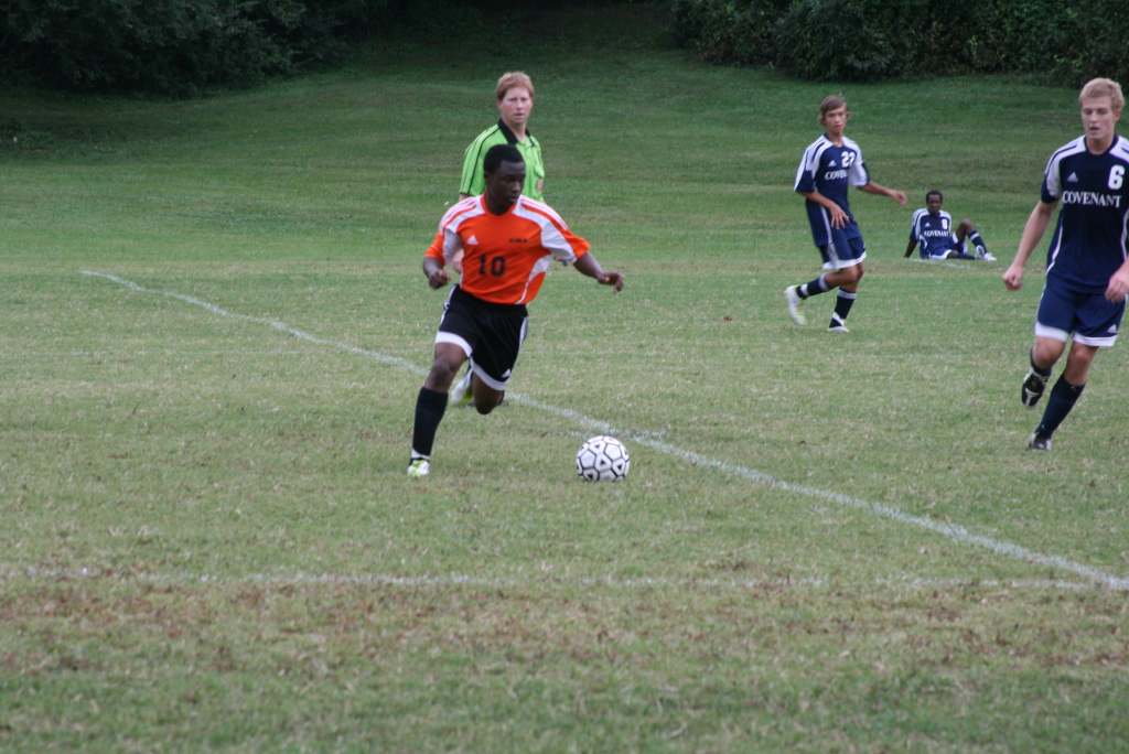 Tiger Captain Dapo Omisore dribbles down the pitch.
